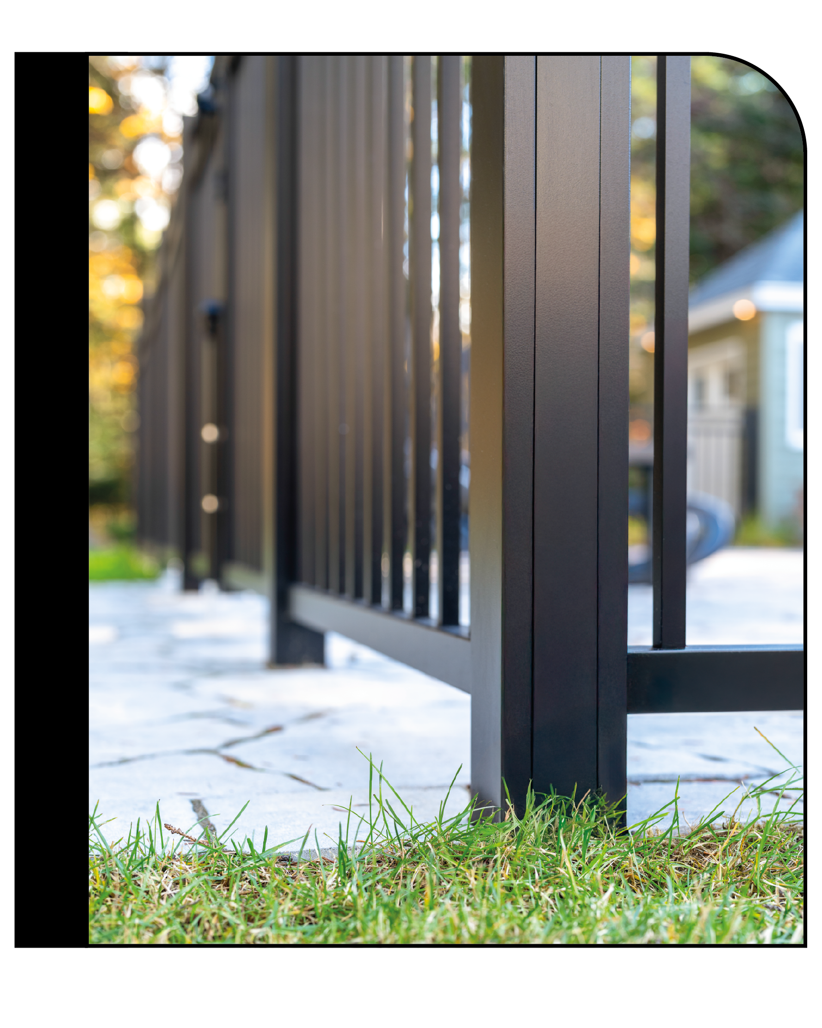 Base d'une clôture UFence à barreaux en aluminium, finition uniforme
