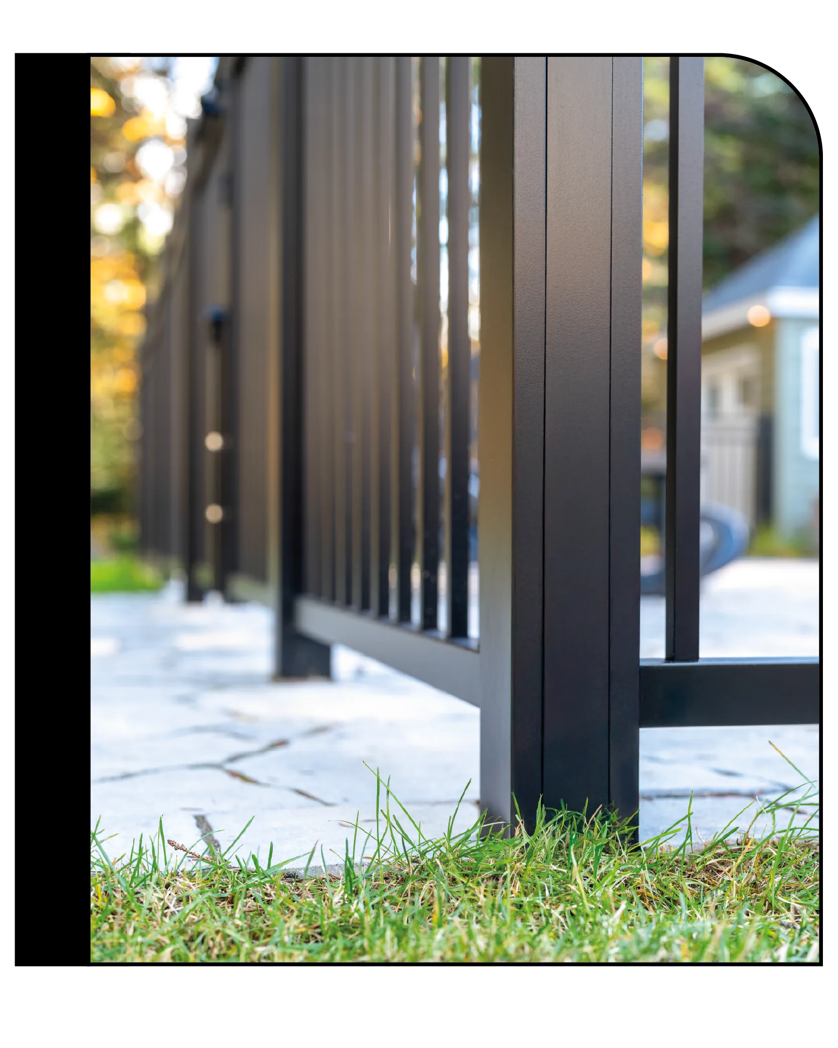 Base d'une clôture UFence à barreaux en aluminium, finition uniforme